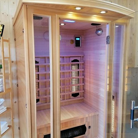 8888 Apartmanhaz Lispeszentadorján Екстериор снимка