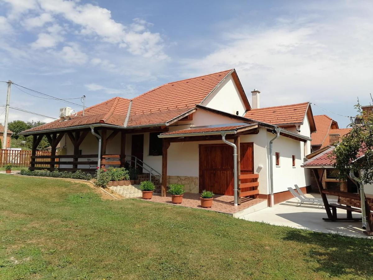 8888 Apartmanhaz Lispeszentadorján Екстериор снимка