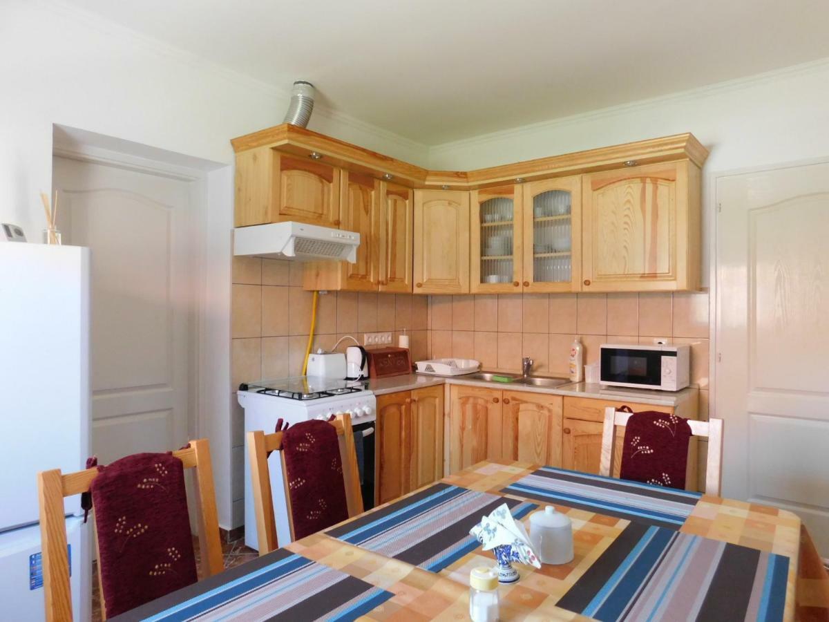 8888 Apartmanhaz Lispeszentadorján Екстериор снимка